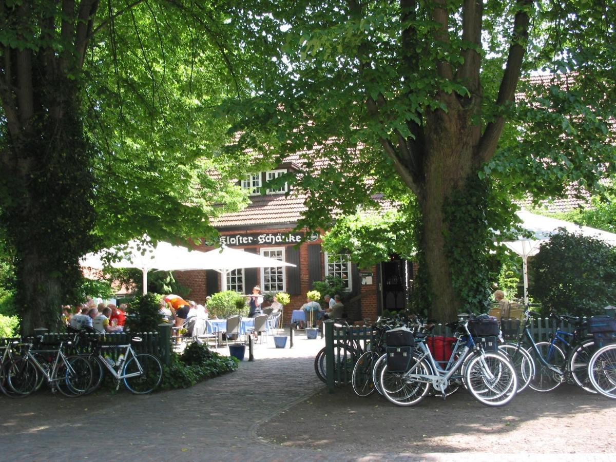 Klosterschänke Hude Hotel Ferienwohnungen Restaurant Café Exterior foto